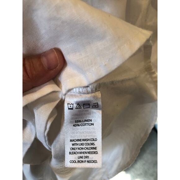 SAKS FIFTH AVENUE!  Long-sleeve, button-down, Women's Shirt, Size Medium - Picture 6 of 6